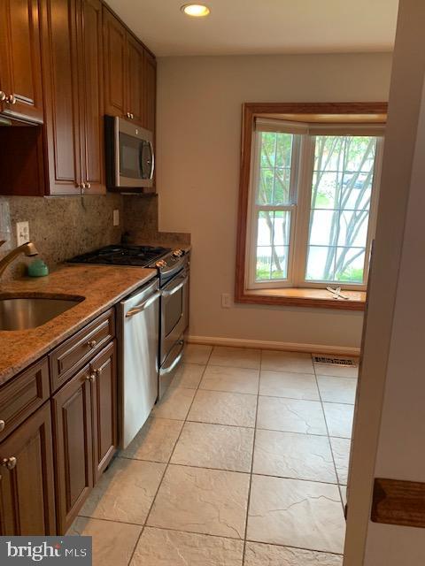 7416 Spring Tree Drive Springfield, VA 22153 - Photo 14 of 40