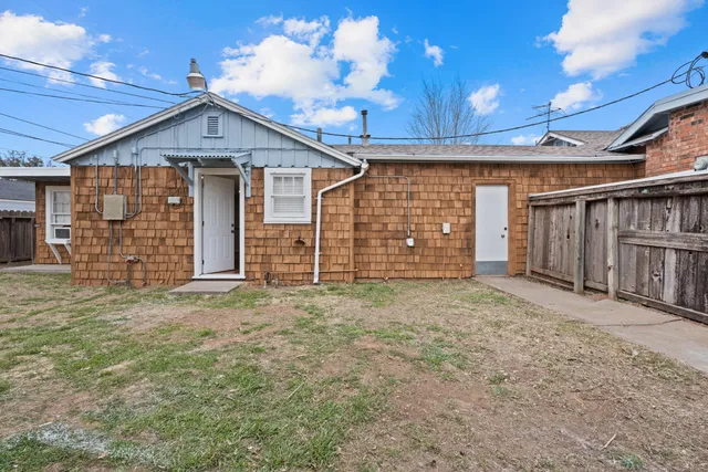 a view of a house with a garage