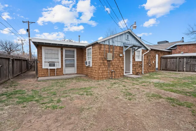 a view of a house with a yard and garage