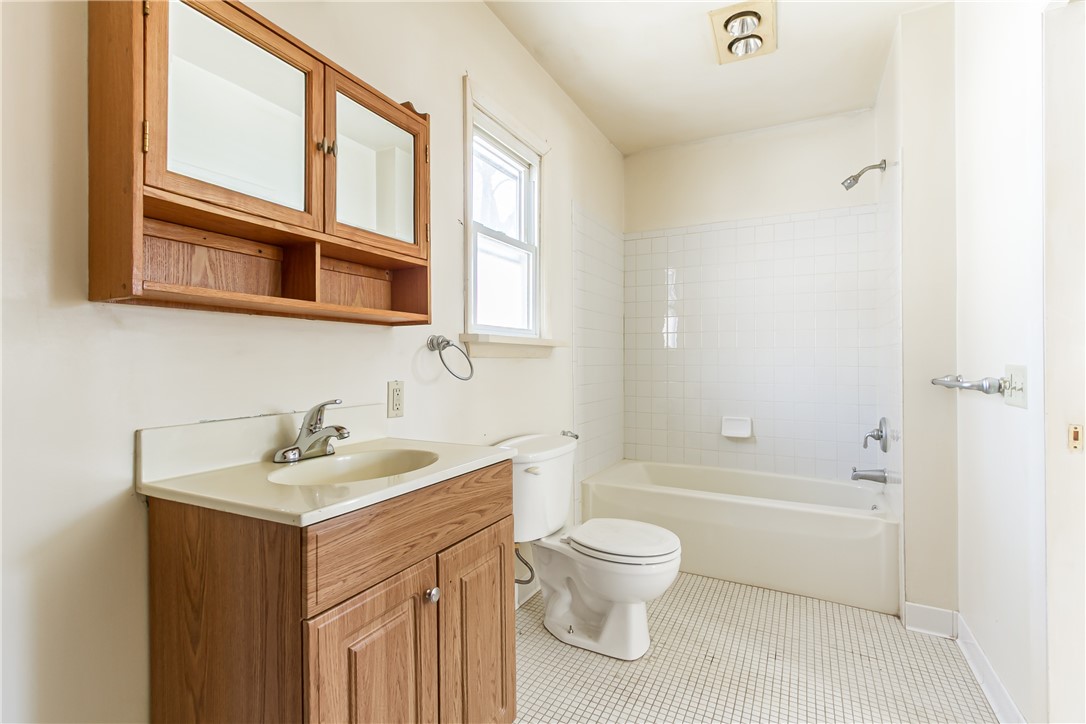 4 Sanford Place Rochester, NY 14620 - Photo 15 of 26