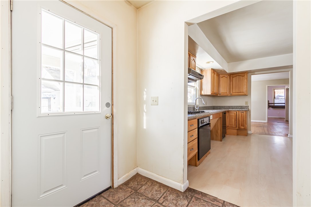 4 Sanford Place Rochester, NY 14620 - Photo 2 of 26