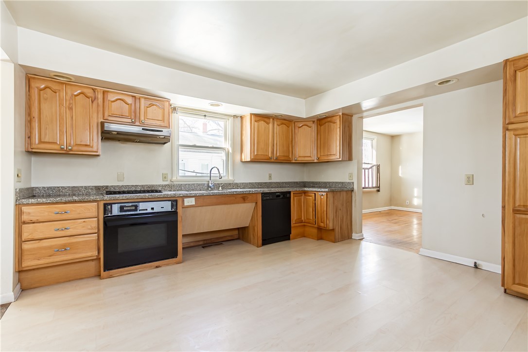 4 Sanford Place Rochester, NY 14620 - Photo 4 of 26