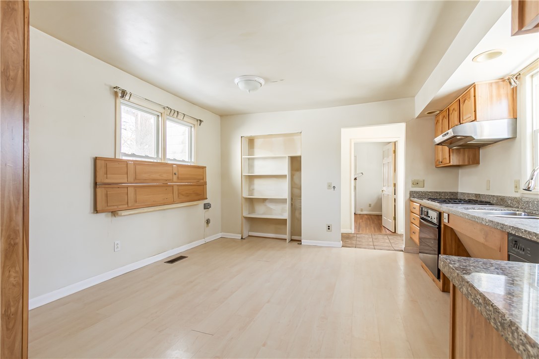 4 Sanford Place Rochester, NY 14620 - Photo 6 of 26