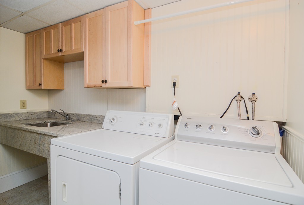 199 Center Bridge Road Lancaster, MA 01523 - Photo 28 of 30 a utility room with dryer and washer