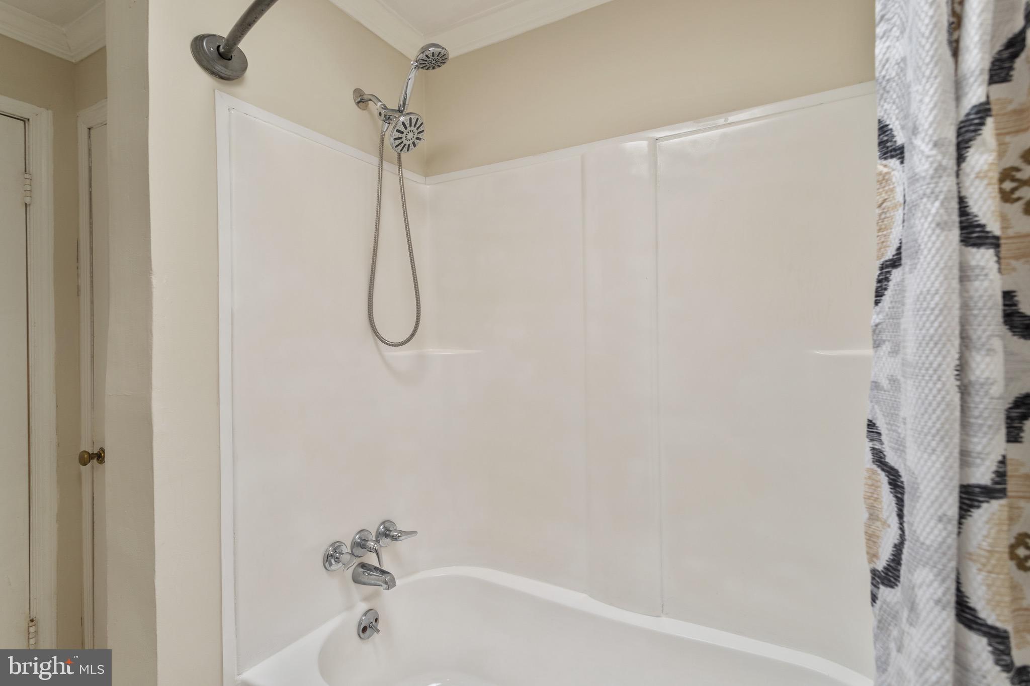 4002 Rexmere Road Baltimore, MD 21218 - Photo 15 of 22 Upstairs Full bath