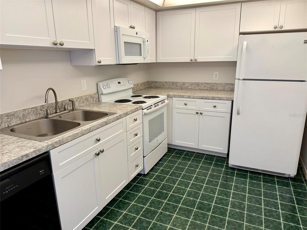 255 Dolphin Point, Unit 710 Clearwater Beach, FL 33767 - Photo 7 of 25