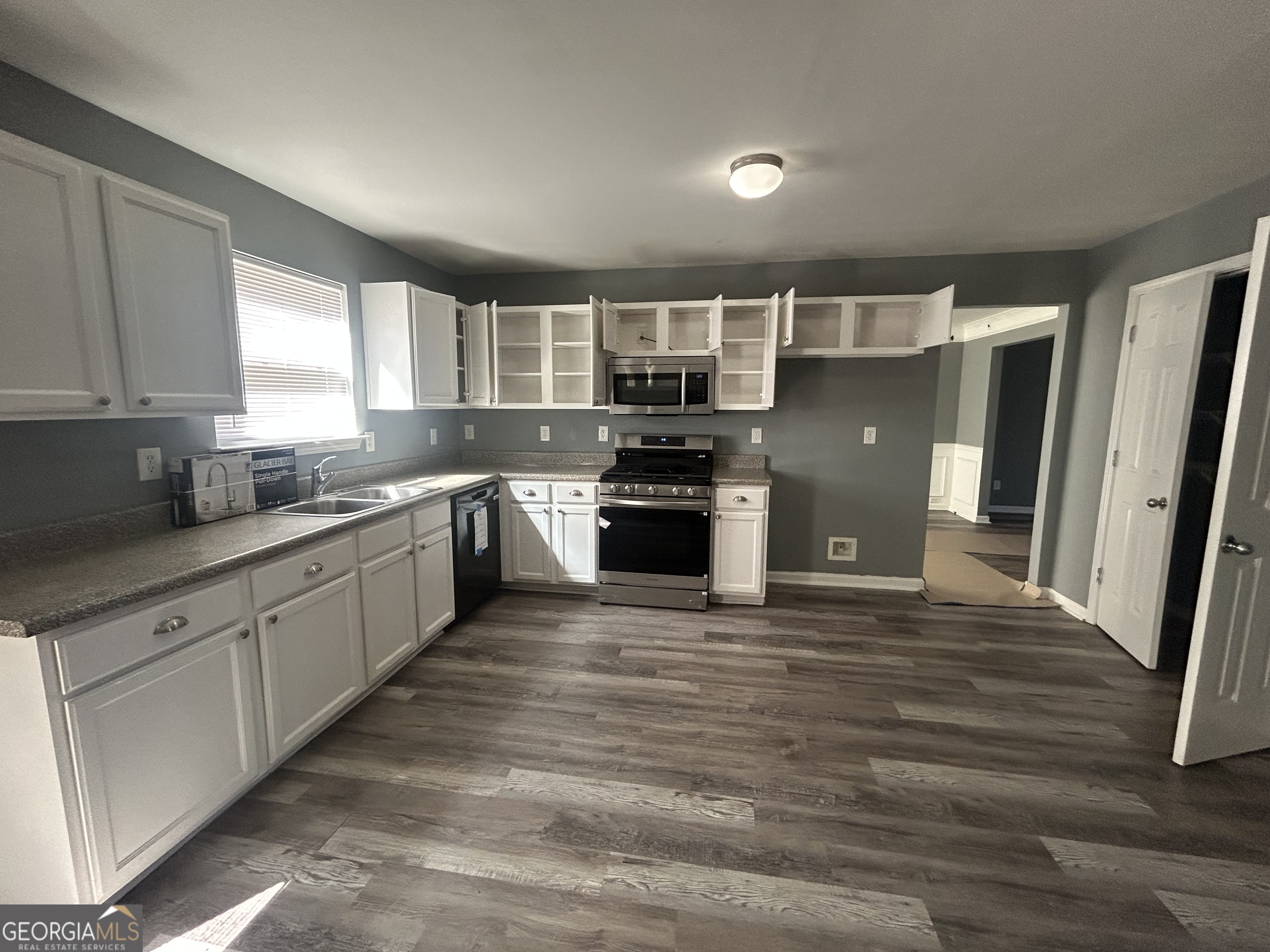 6263 Shell Drive Southwest Atlanta, GA 30331 - Photo 7 of 29