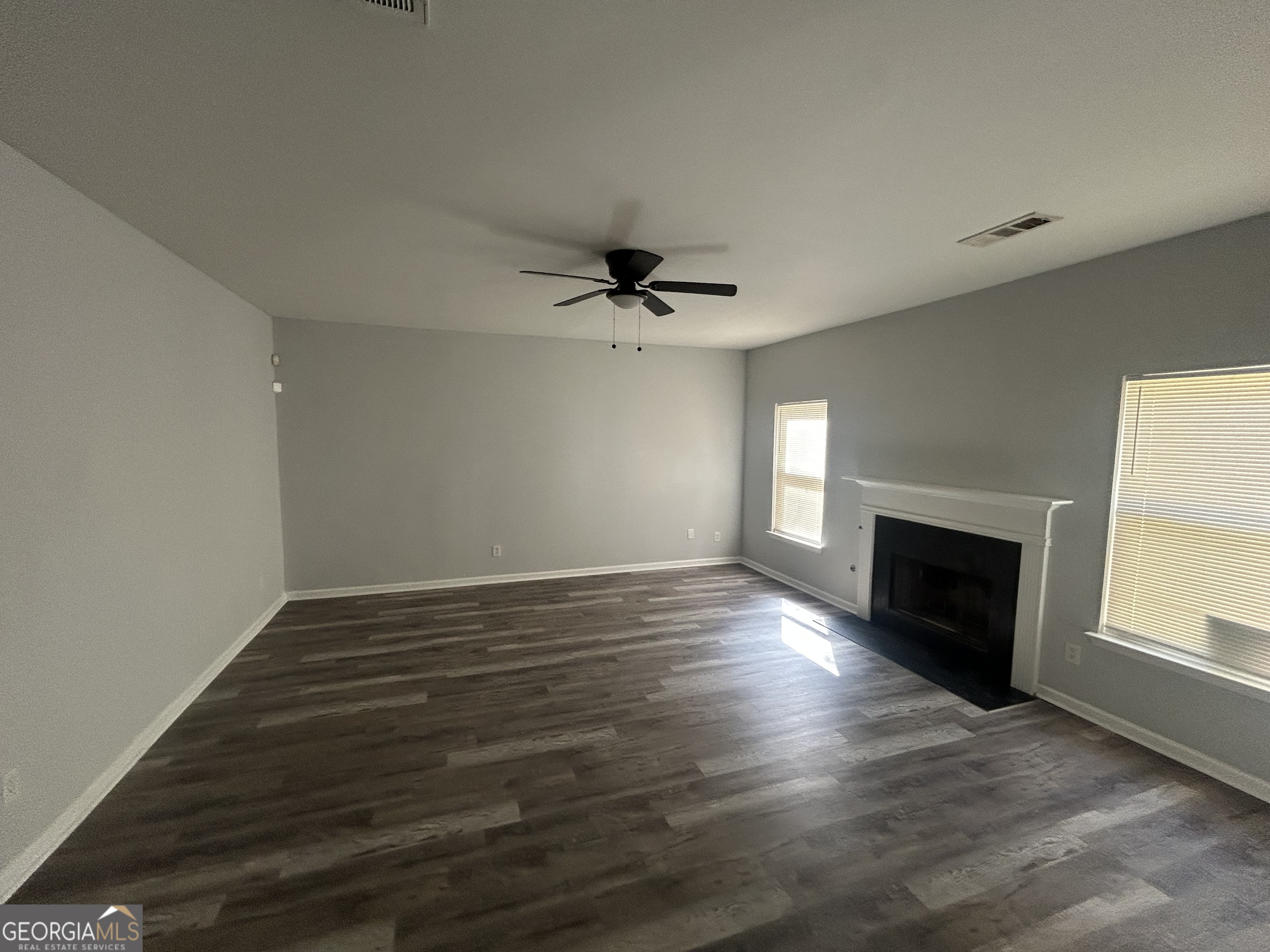 6263 Shell Drive Southwest Atlanta, GA 30331 - Photo 8 of 29