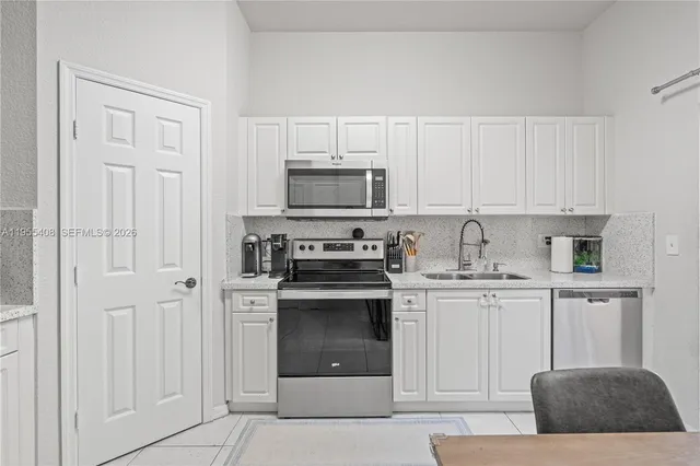 $299,999 | 1940 Southeast 24th Terrace, Unit 1940, Homestead, FL 33035