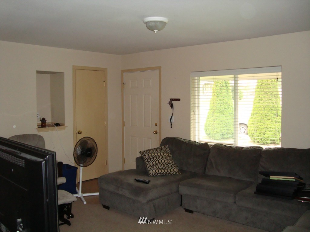204 North Laventure Road Mount Vernon, WA 98273 - Photo 3 of 12 Gallery Image 3