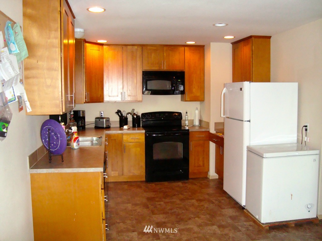 204 North Laventure Road Mount Vernon, WA 98273 - Photo 4 of 12 Gallery Image 4