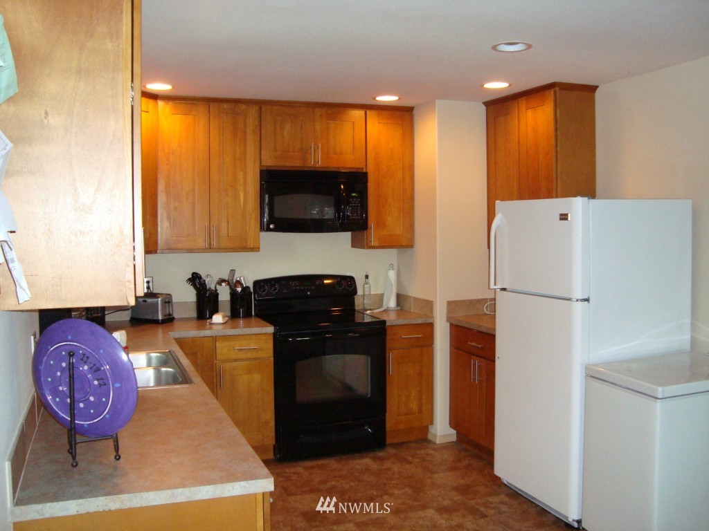 204 North Laventure Road Mount Vernon, WA 98273 - Photo 5 of 12 Gallery Image 5