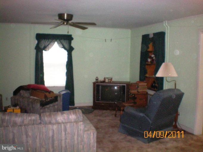 4804 Butler Road Glyndon, MD 21136 - Photo 25 of 30 Living Room