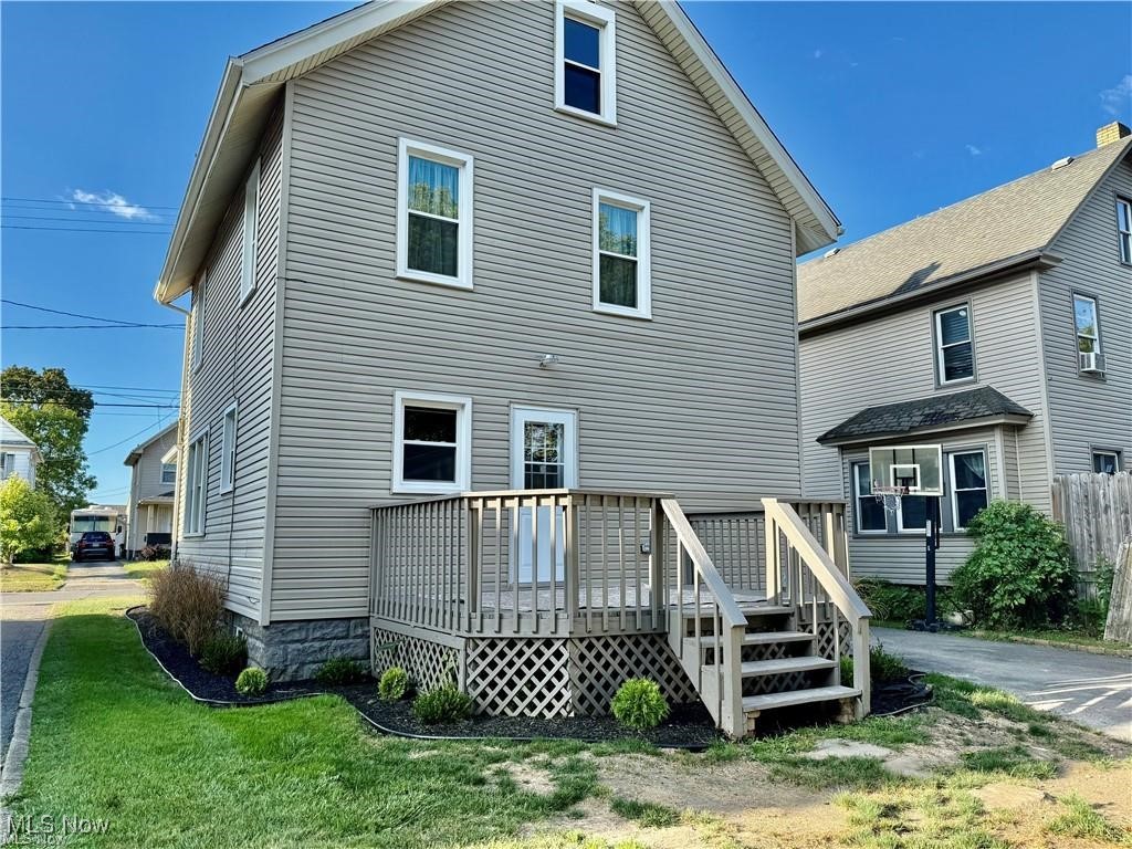 281 Sexton Street Struthers, OH 44471 - Photo 27 of 28 Back of property featuring a wooden deck and a yard