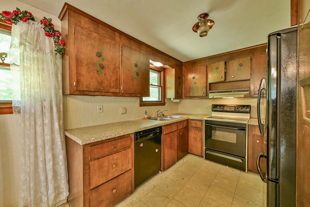 151 Baker Pond Road Dudley, MA 01571 - Photo 14 of 33