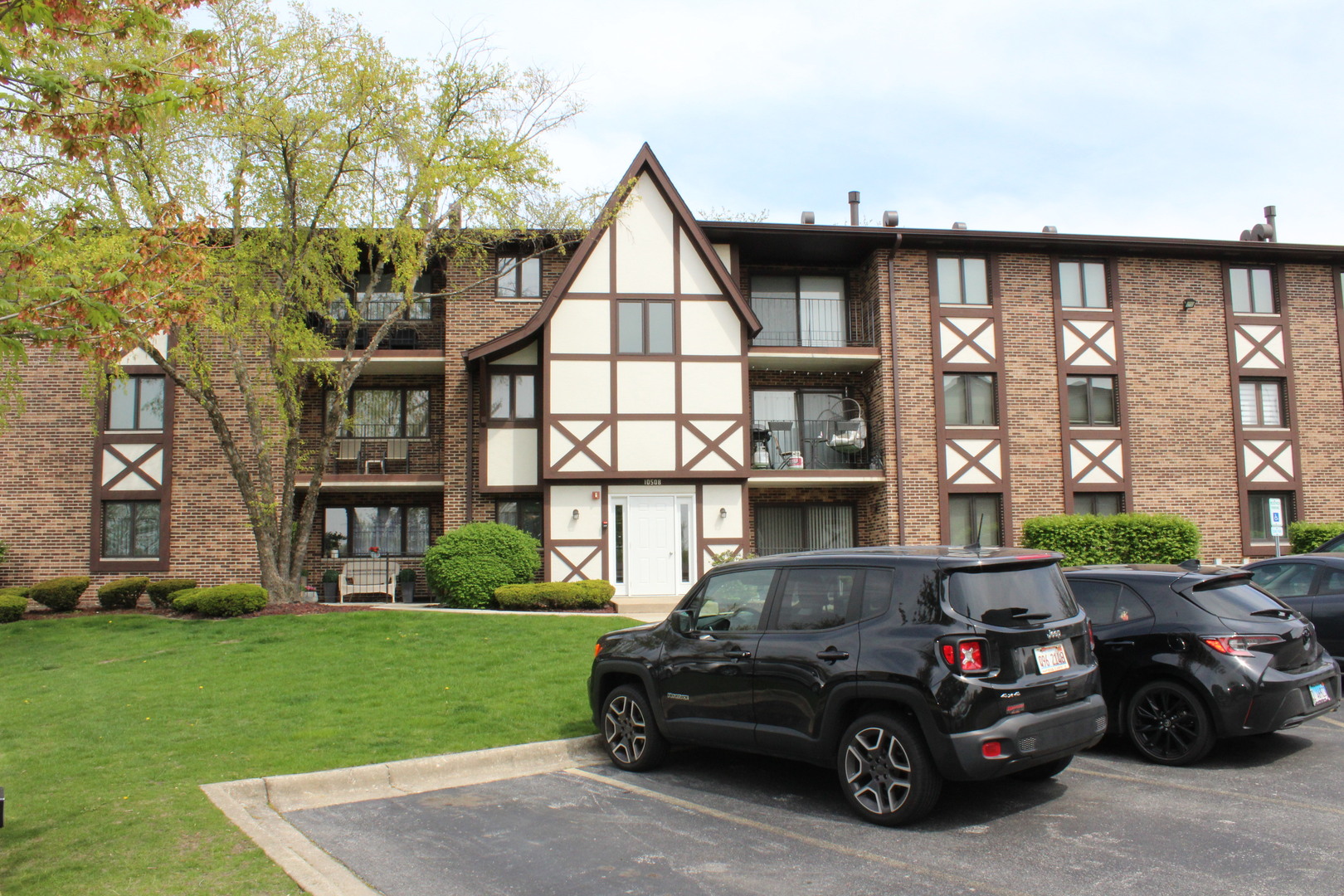 10508 Ridge Cove Drive, Unit 18D Chicago Ridge, IL 60415 - Photo 1 of 24 Gallery Image 1