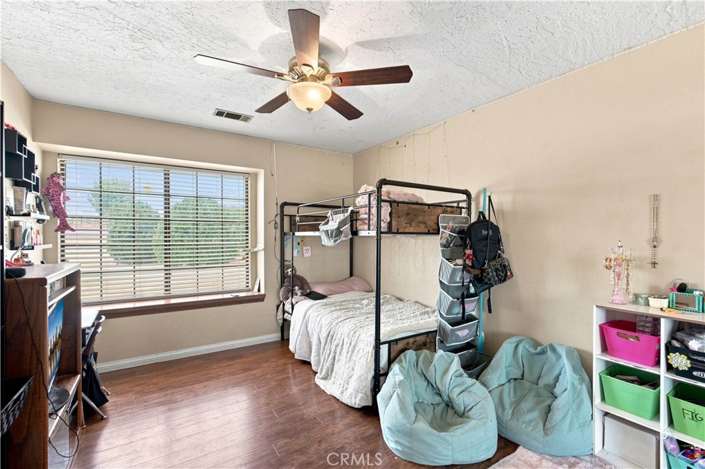 14367 Flathead Road Apple Valley, CA 92307 - Photo 25 of 51 Bedroom 3
