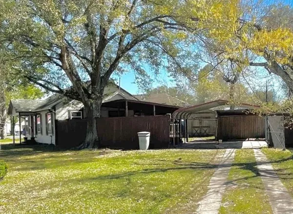 $1,400 | 5220 East Parkway Drive, Beaumont, TX 77705