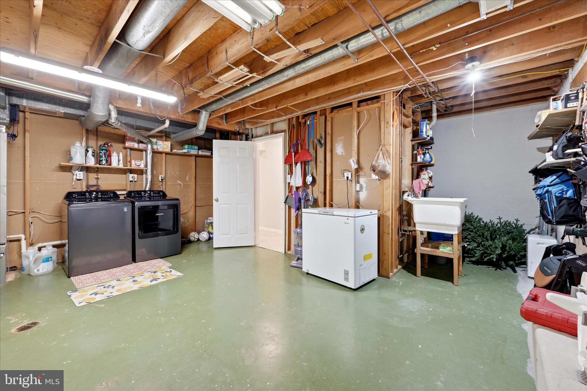 11533 Pine Cone Court Reston, VA 20191 - Photo 30 of 60 Laundry Room