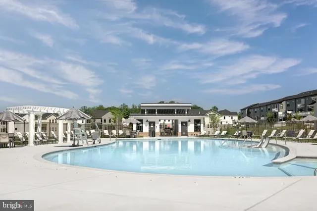 a view of houses with sky view