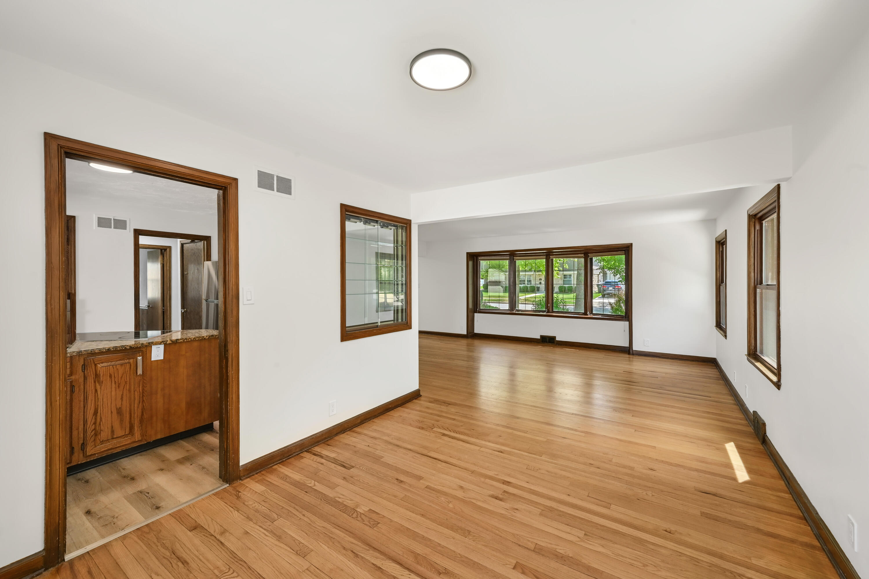 6319 North Bay Ridge Avenue Whitefish Bay, WI 53217 - Photo 9 of 34 DZ6329-7