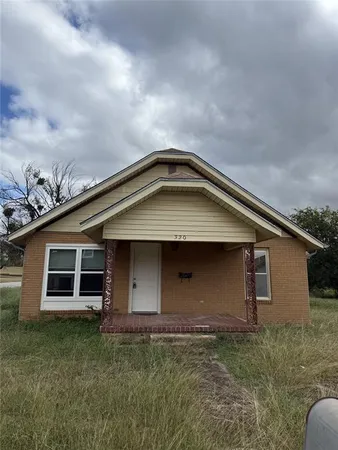 $1,700 | 320 North 2nd Street, Jacksboro, TX 76458