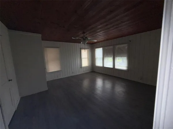 $1,700 | 320 North 2nd Street, Jacksboro, TX 76458