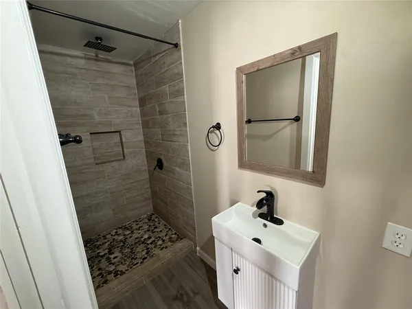 $1,700 | 320 North 2nd Street, Jacksboro, TX 76458