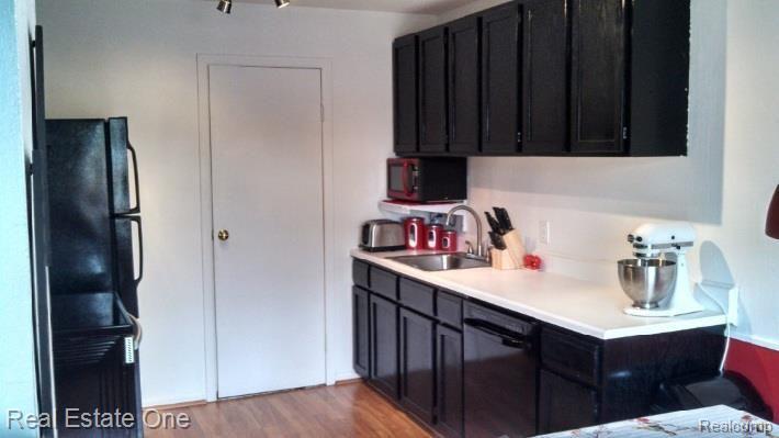 162 Ladd Road, Unit 11 Walled Lake, MI 48390 - Photo 3 of 20 kitchen 1.jpg