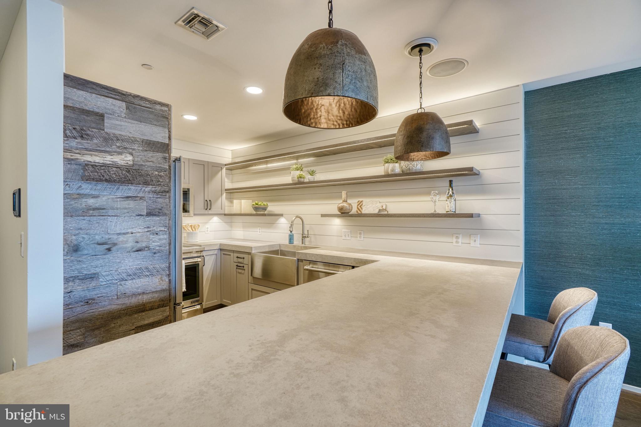 1200 Steuart Street, Unit 413 Baltimore, MD 21230 - Photo 4 of 65 Custom Pendants