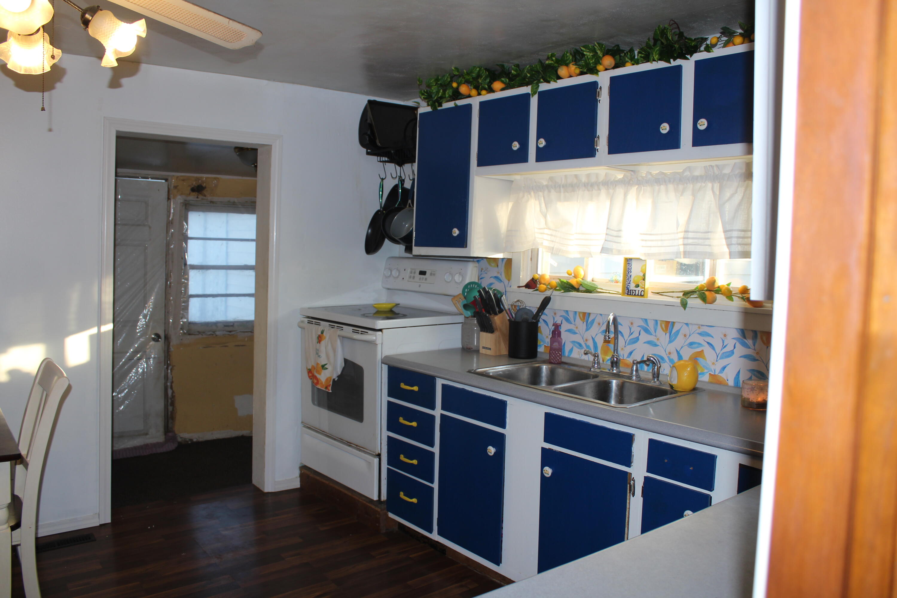 9401 Sand Road Bellevue, MI 49021 - Photo 10 of 18 Kitchen