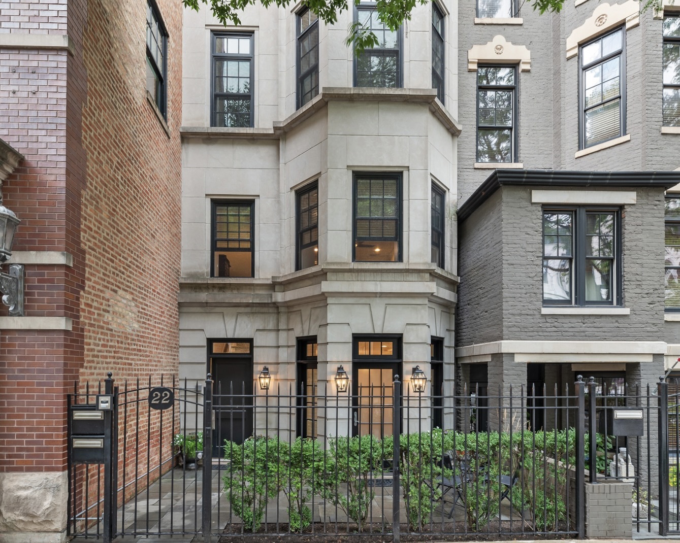 22 East Division Street, Unit 1 Chicago, IL 60610 - Photo 1 of 60