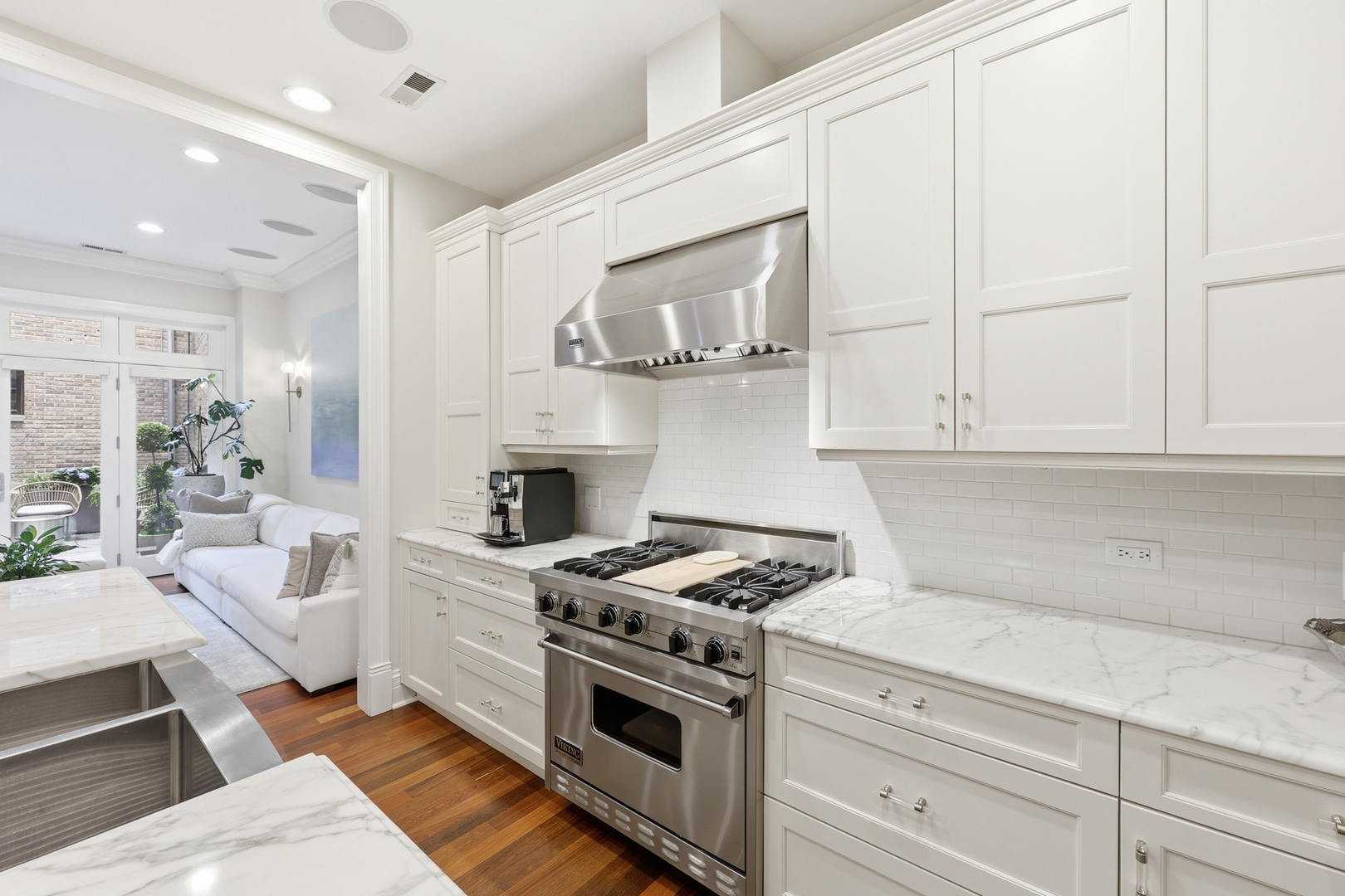 22 East Division Street, Unit 1 Chicago, IL 60610 - Photo 38 of 60