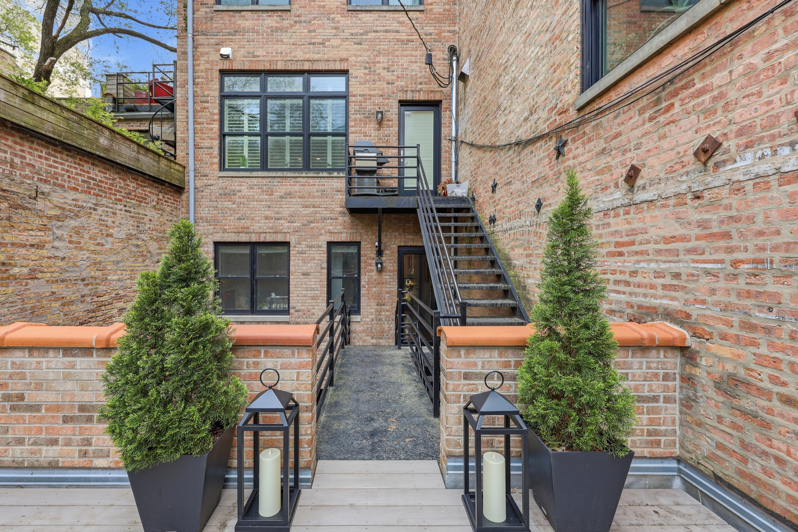 22 East Division Street, Unit 1 Chicago, IL 60610 - Photo 48 of 60