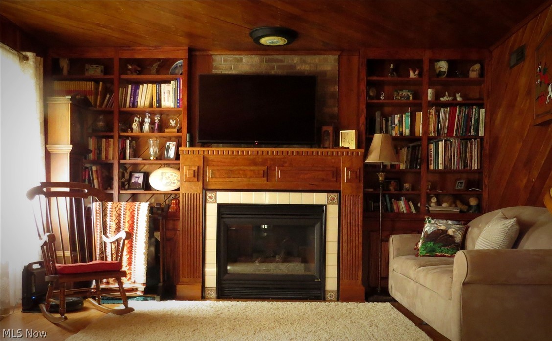 634 Hall Road Elyria, OH 44035 - Photo 4 of 20 Gas Fireplace with remote start.