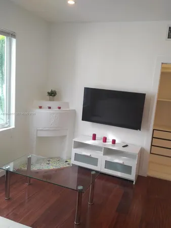 $2,000 | 750 Jefferson Avenue, Unit 7, Miami Beach, FL 33139