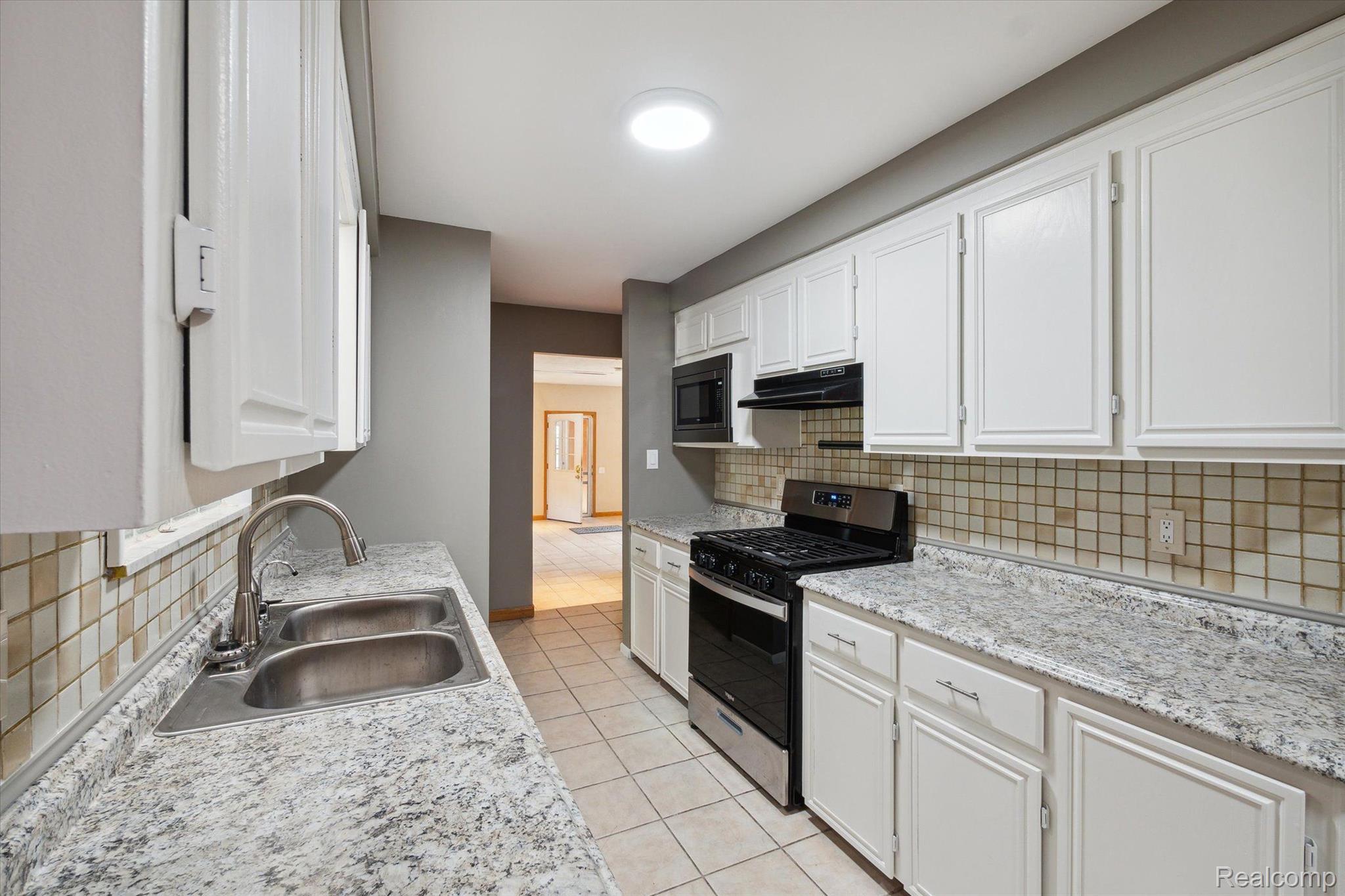 956 Hemingway Road Lake Orion, MI 48362 - Photo 43 of 70 Gallery Image 43