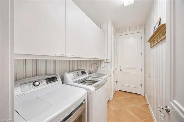 a view of utility room with washer and dryer