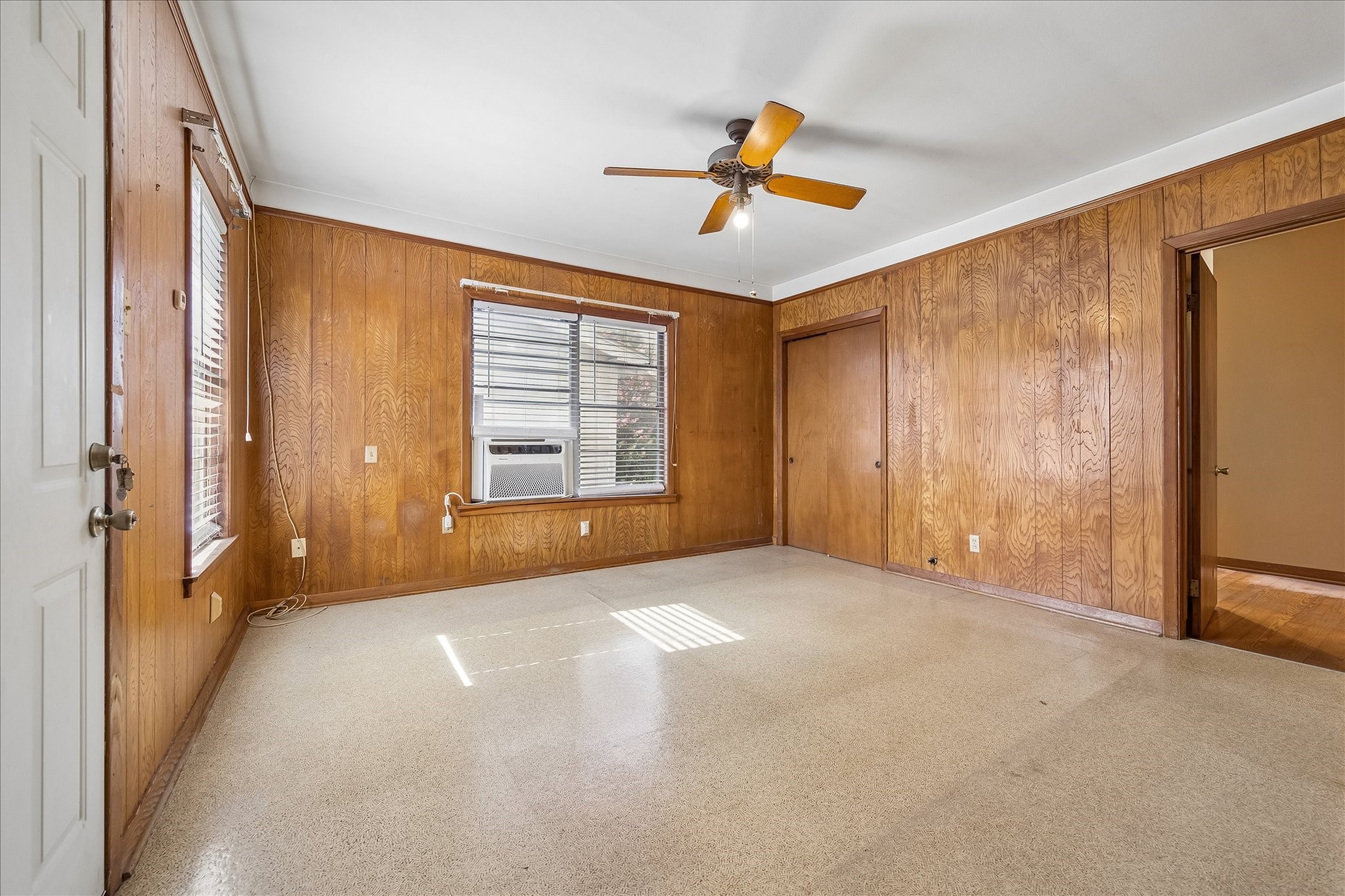 1013 Key Street Houston, TX 77009 - Photo 6 of 14 Kitchen leads to the back Living Room