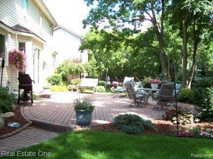 2529 Brilliance Rochester, MI 48309 - Photo 21 of 25 Entertain on the Patio