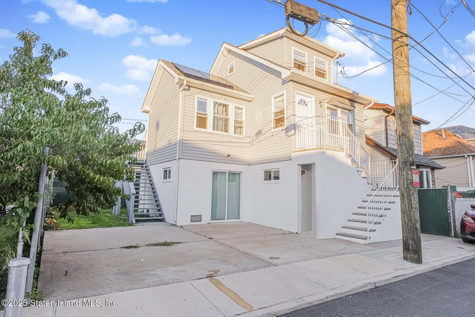 43 Maple Terrace Staten Island, NY 10306 - Photo 2 of 32 a view of a white building
