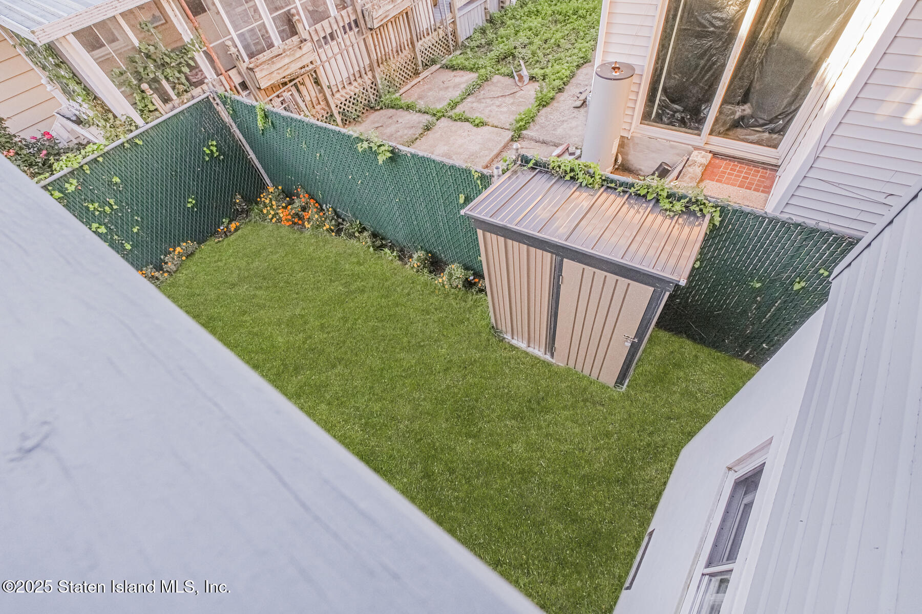 43 Maple Terrace Staten Island, NY 10306 - Photo 26 of 32 a view of a garden from a balcony