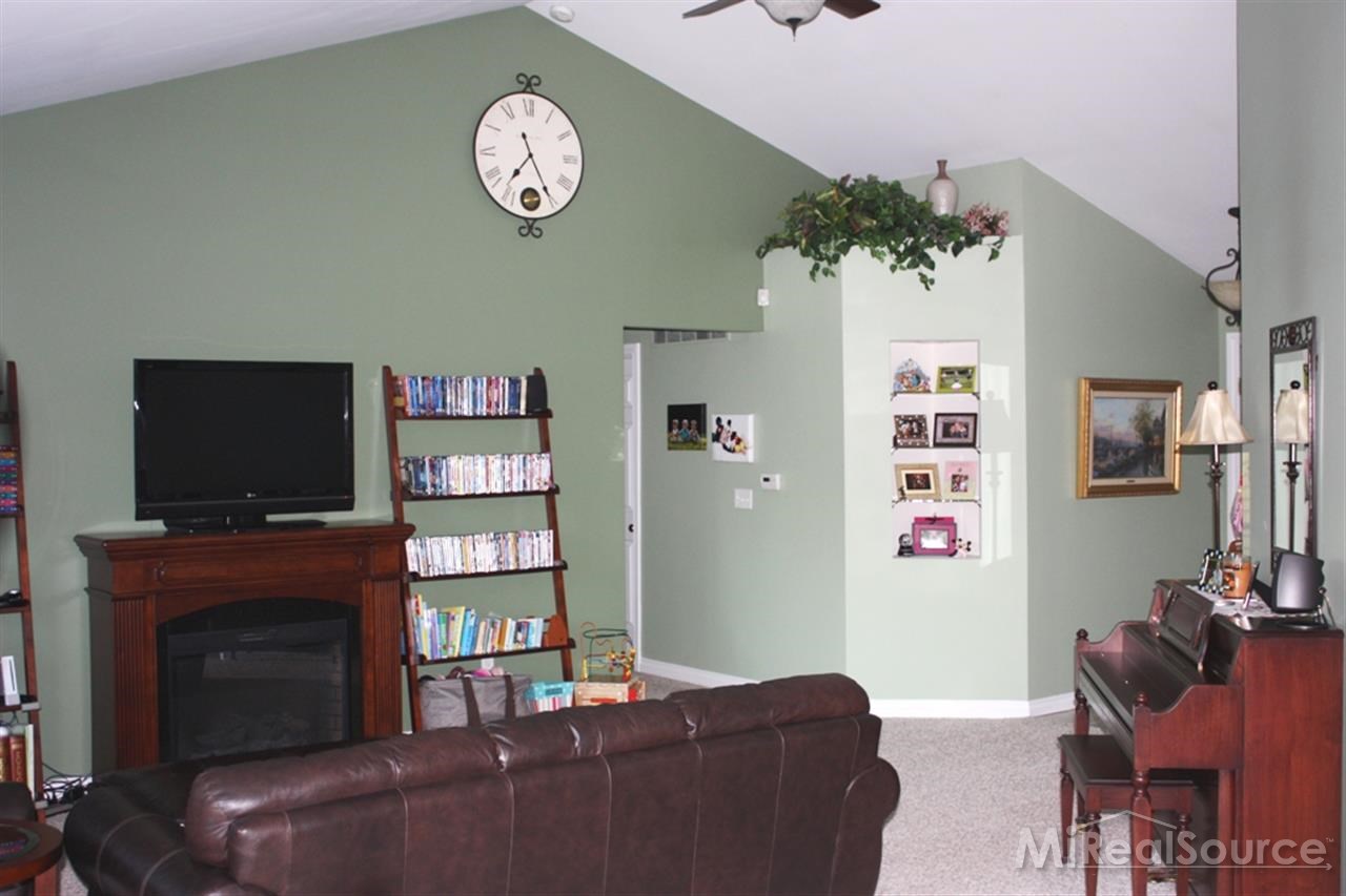 20 Rella Rae Avenue Marysville, MI 48040 - Photo 8 of 24 31164284-7.JPG