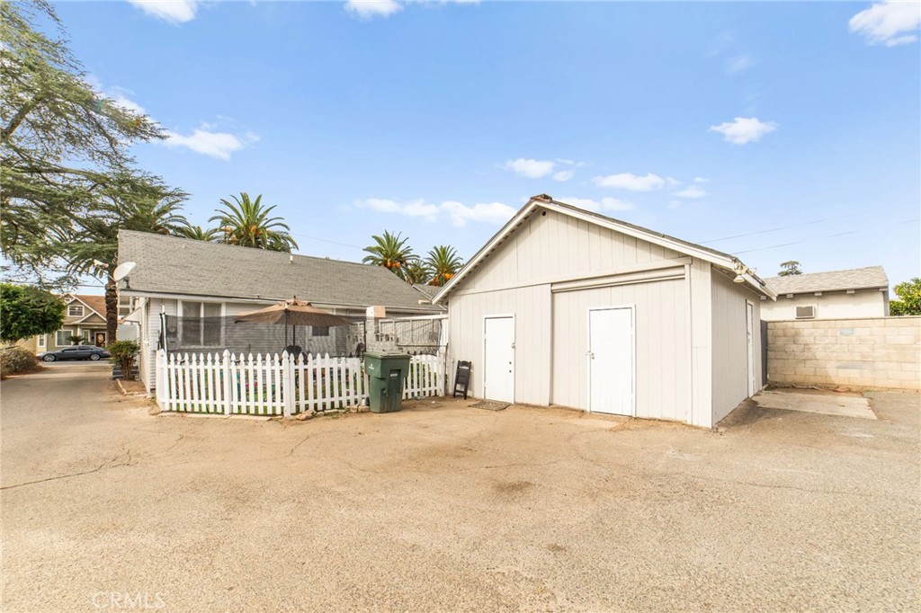 3717 Roosevelt Street Riverside, CA 92503 - Photo 6 of 23 a view of garage and deck