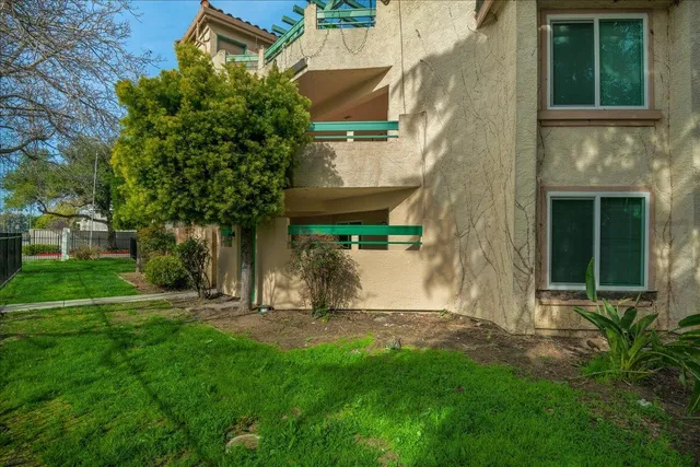 a view of outdoor space yard and porch