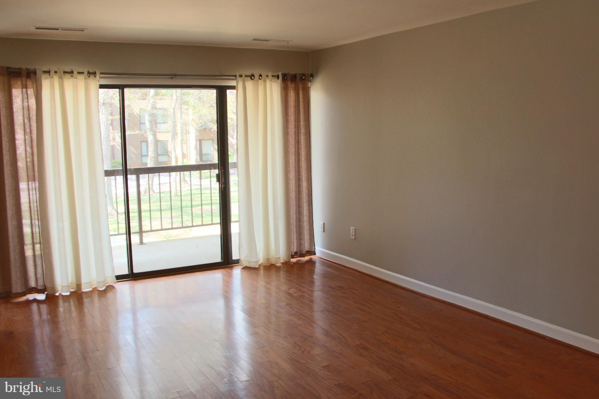 11200 Chestnut Grove Square, Unit 102 Reston, VA 20190 - Photo 3 of 30 Kitchen