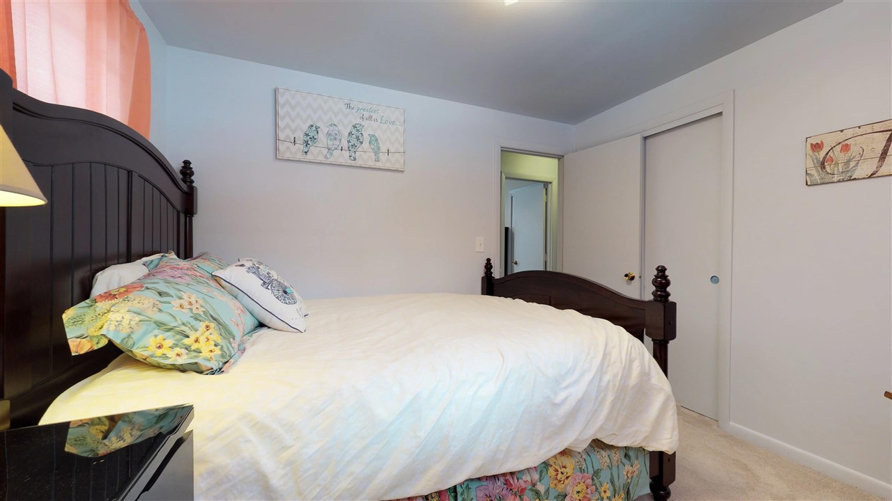 34 Tinker Road Nashua, NH 03064 - Photo 11 of 14