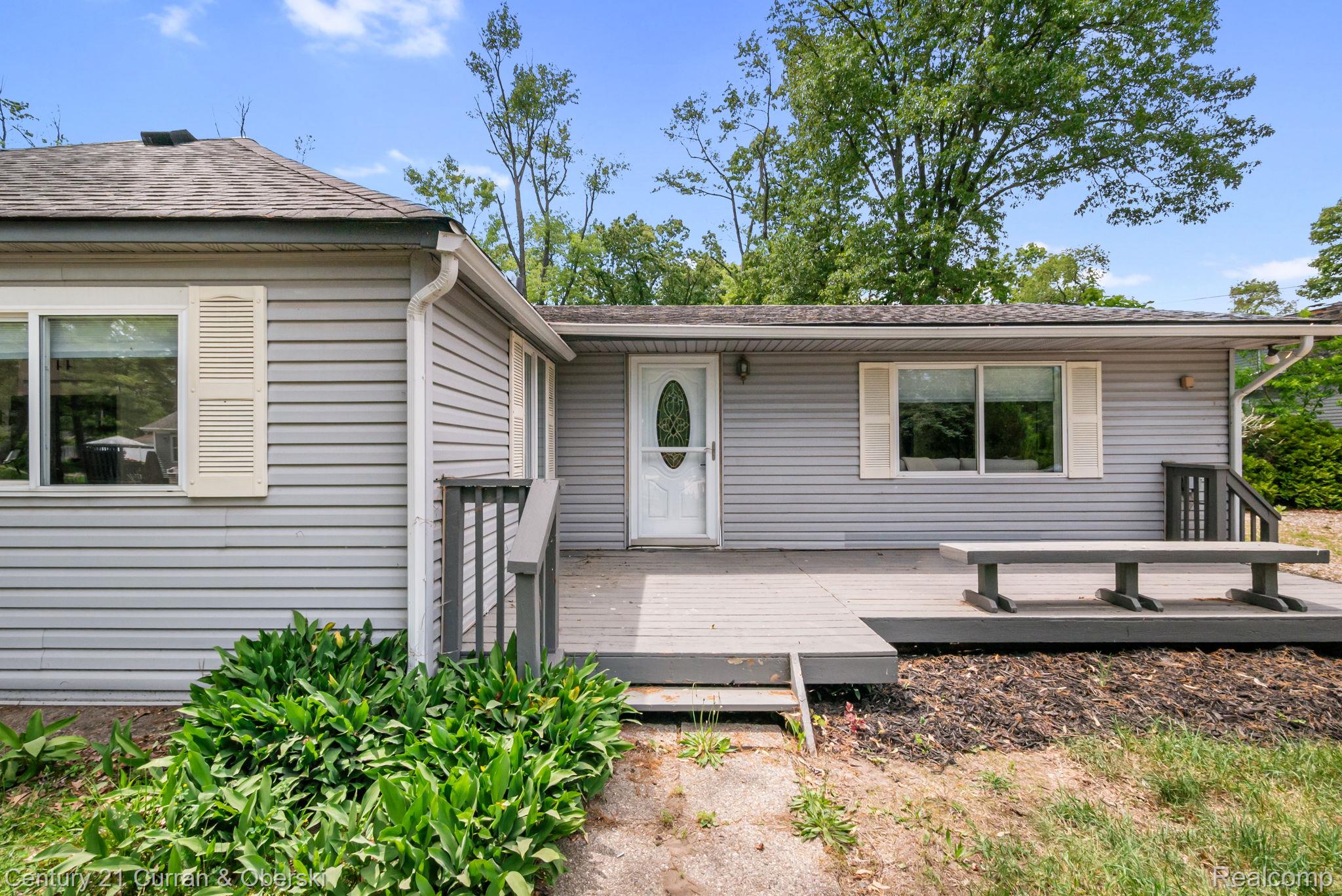 2374 Lakena Road West Bloomfield, MI 48324 - Photo 6 of 60 6-web-or-mls-P2630556.jpg