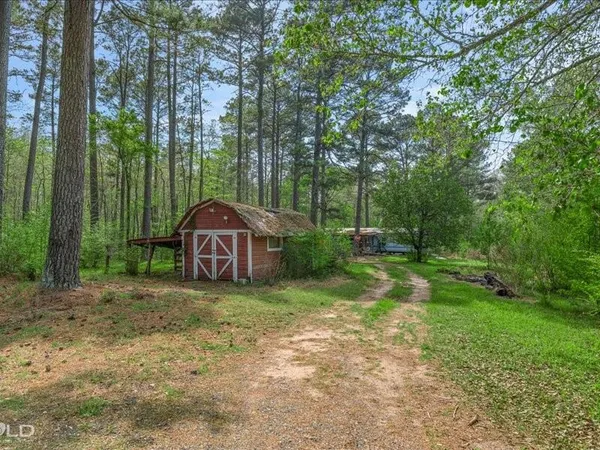 a view of a barn in the middle of a yard