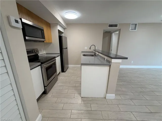 $1,200 | 5317 Summerlin Road, Unit 1701, Fort Myers, FL 33919